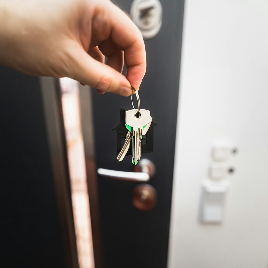 Schlüssel vor Haustür Copyright Jakub Zerdzicki (Unsplash) Schlüssel vor Haustür